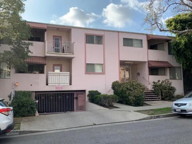 1009 N Hayworth Ave
