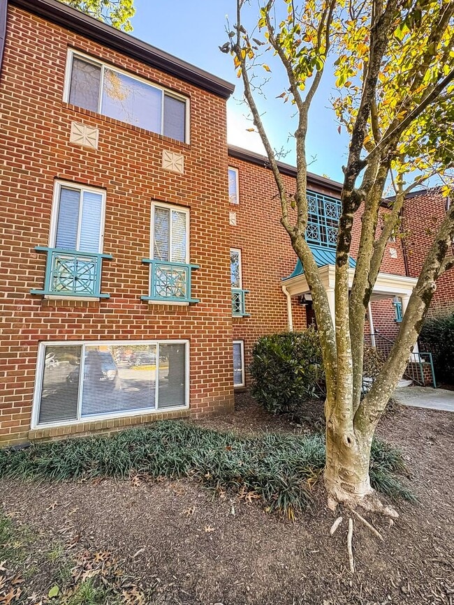 11807 Breton Ct in Reston, VA - Building Photo - Building Photo