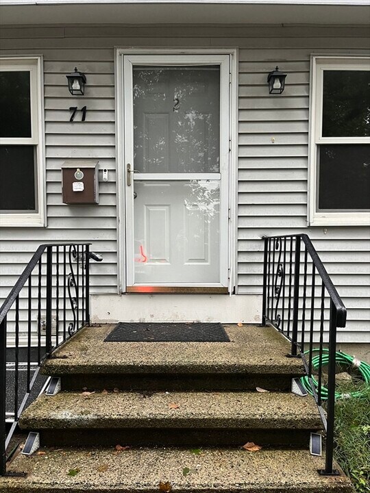 71 E St in Lowell, MA - Foto de edificio