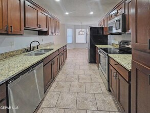 1001 Shawnee Ln in El Paso, TX - Building Photo - Building Photo