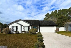 100 Bamboo Dr in Kingsland, GA - Building Photo