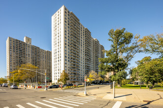 Brightwater Towers in Brooklyn, NY - Building Photo - Building Photo