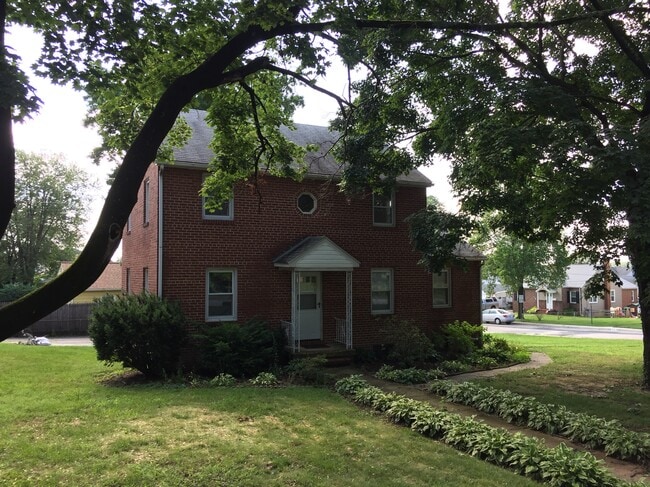 property at 7 Hollins Ferry Rd S