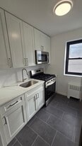 165 Vroom St, Unit 2J in Jersey City, NJ - Building Photo
