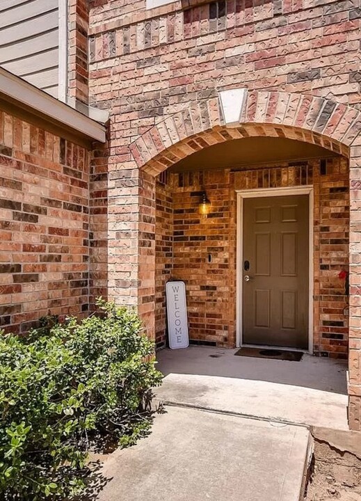 9008 Norwich Castle in Austin, TX - Building Photo