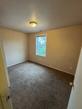 2103 Broadway St NE, Unit #1 Large Room in Salem, OR - Building Photo - Building Photo