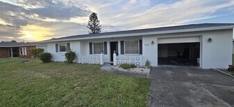 1740 Elinor Pl, Unit 1 in Englewood, FL - Building Photo
