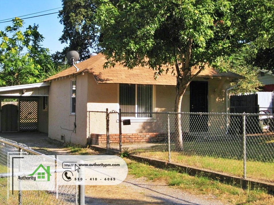 1443 Diamond St in Anderson, CA - Building Photo