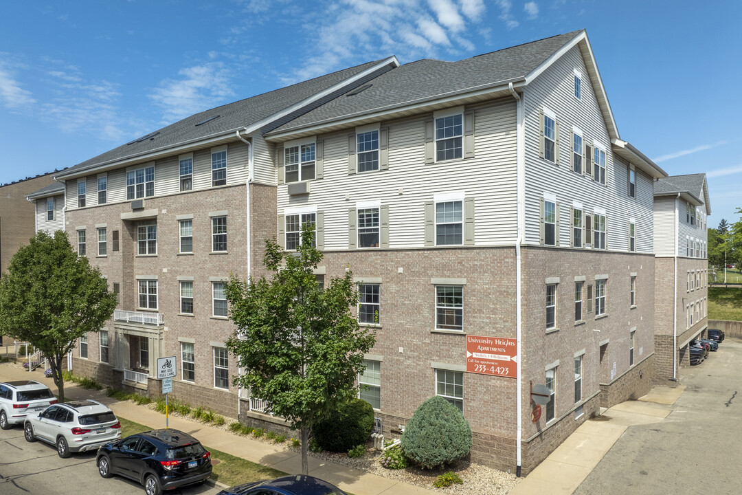 University Heights in Madison, WI - Foto de edificio