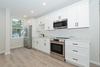 220 Walsh Ave in New Windsor, NY - Building Photo - Building Photo