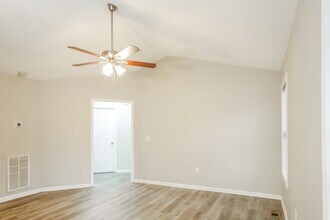 820 Turning Point Ln in Concord, NC - Foto de edificio - Building Photo