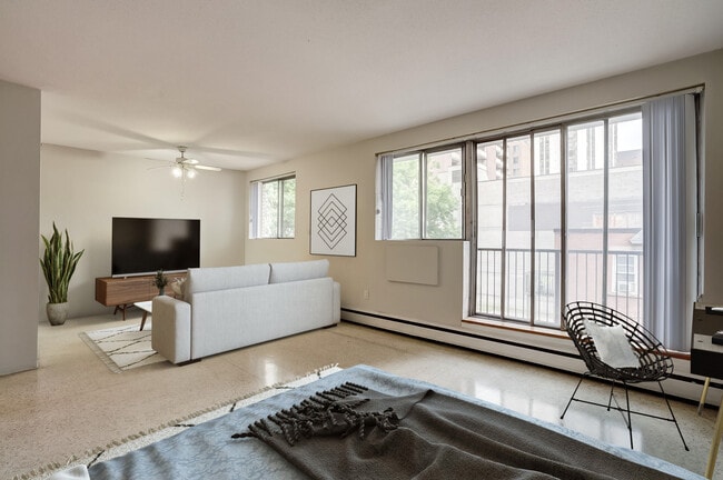 235 Bay St in Ottawa, ON - Building Photo - Building Photo