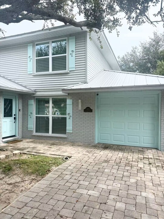 3839 Sandstone Ct in New Smyrna Beach, FL - Building Photo