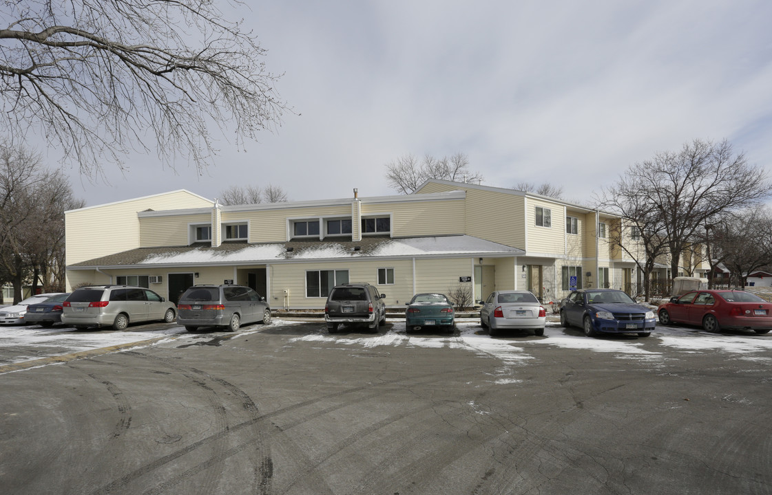 Yorkdale Townhomes in Edina, MN - Building Photo