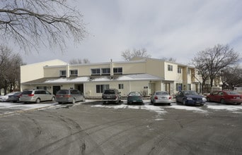 Yorkdale Townhomes in Edina, MN - Building Photo - Building Photo