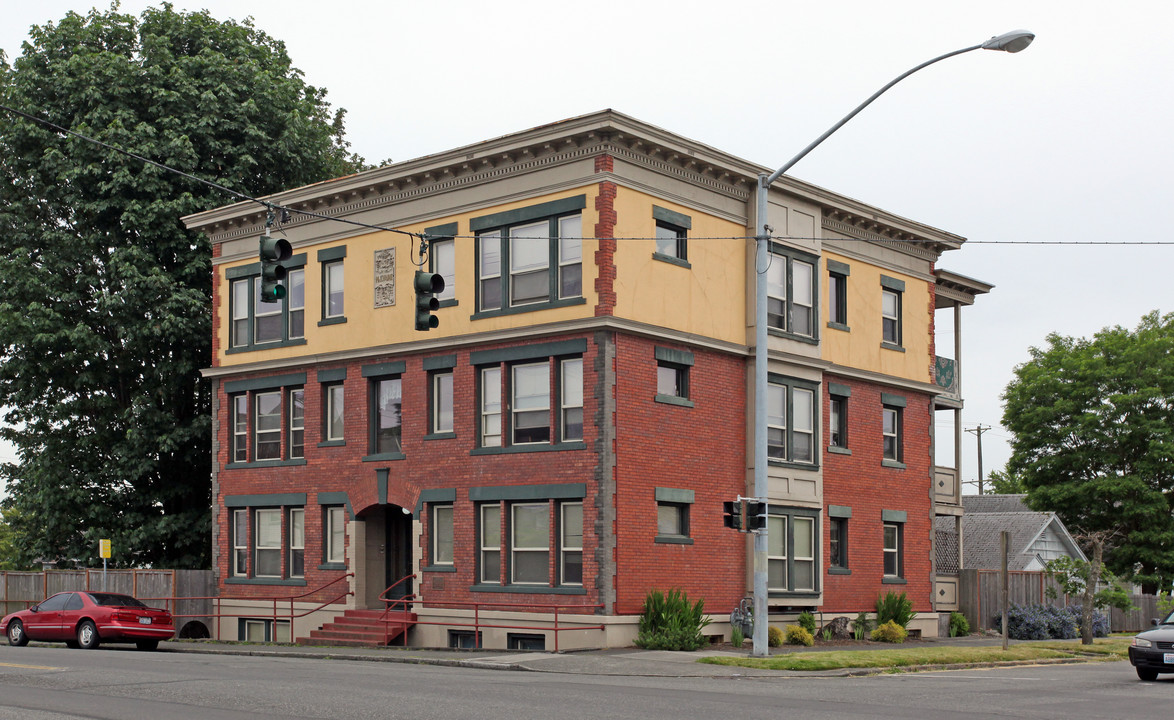 McIlvaine Apartments in Tacoma, WA - Foto de edificio