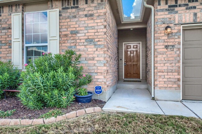 10606 Century Farm Dr in Converse, TX - Building Photo - Building Photo