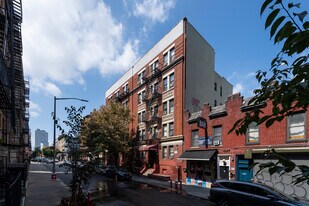 239 S 1st St in Brooklyn, NY - Building Photo