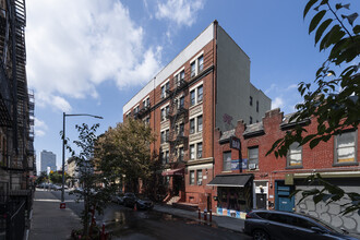 239 S 1st St in Brooklyn, NY - Building Photo - Primary Photo