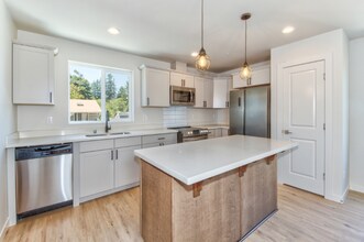424 Mitchell Ave in Port Orchard, WA - Building Photo - Building Photo