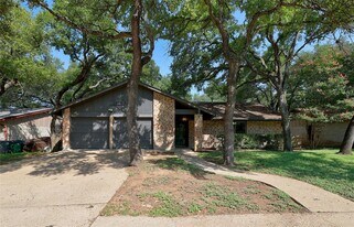 11720 Running Fox Trail in Austin, TX - Building Photo
