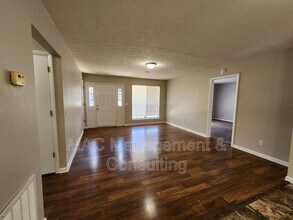 1600 Garden Ln in Cookeville, TN - Foto de edificio - Building Photo