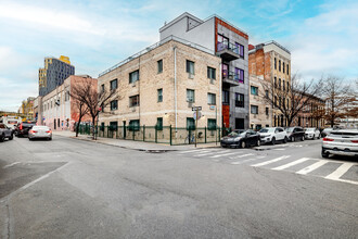 1-5 Ridgewood Pl in Brooklyn, NY - Building Photo - Building Photo