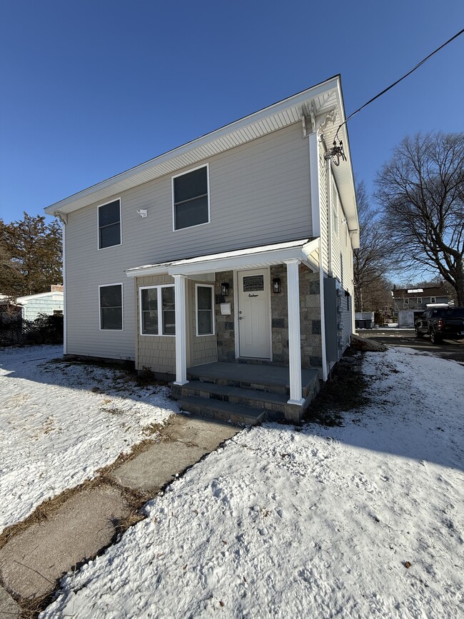 24 Canal St, Unit Apartment 1 in Plainville, CT - Building Photo - Building Photo