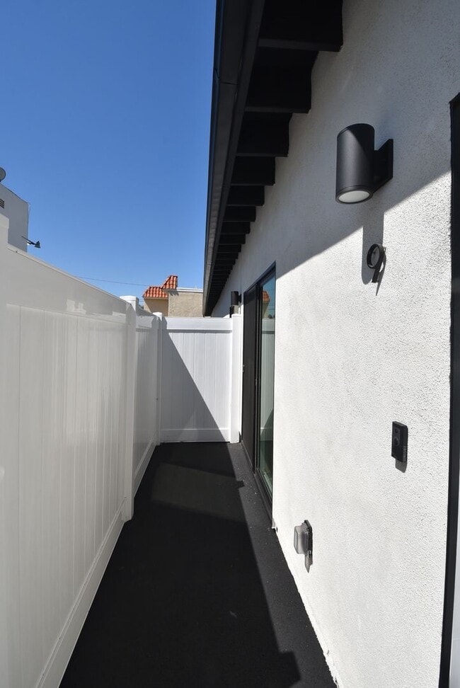 777 N Brand Blvd in San Fernando, CA - Building Photo - Building Photo