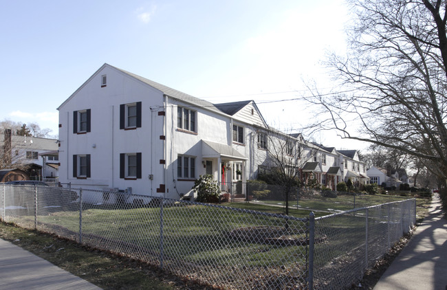 682-704 Main St in Metuchen, NJ - Building Photo - Building Photo