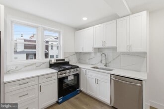 213 Hermitage St in Philadelphia, PA - Building Photo - Building Photo