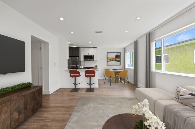 701 N. Hill Pl. in Los Angeles, CA - Building Photo - Building Photo