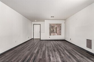 1828 Vista Pointe Ave in Henderson, NV - Building Photo - Building Photo