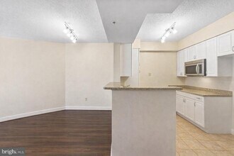 555 Massachusetts Ave NW in Washington, DC - Foto de edificio - Building Photo