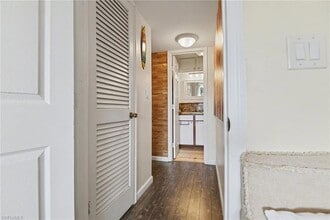 200 Forest Lakes Blvd in Naples, FL - Foto de edificio - Building Photo