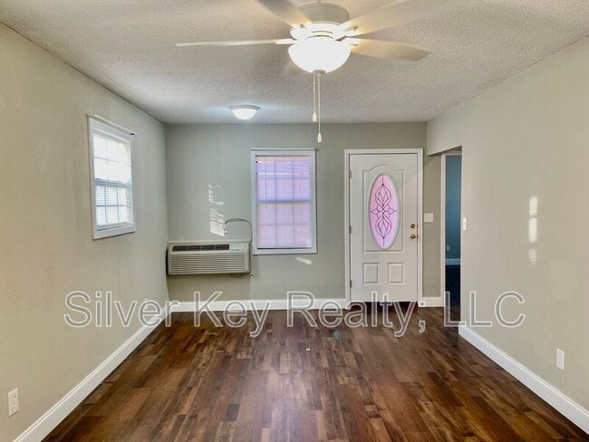 property at 823 Englewood Rd