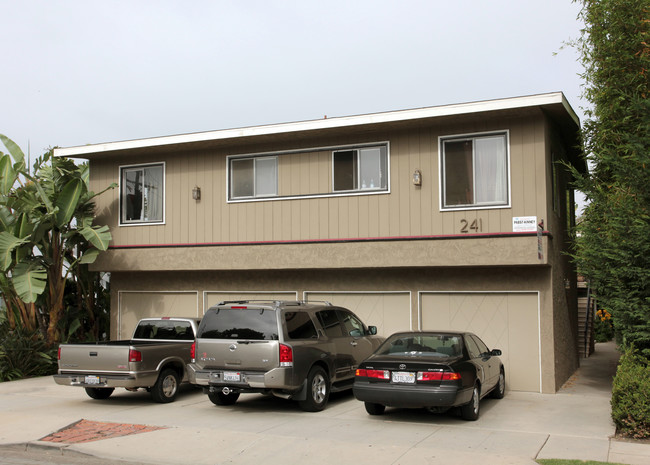 241 Newport Ave in Long Beach, CA - Building Photo - Building Photo