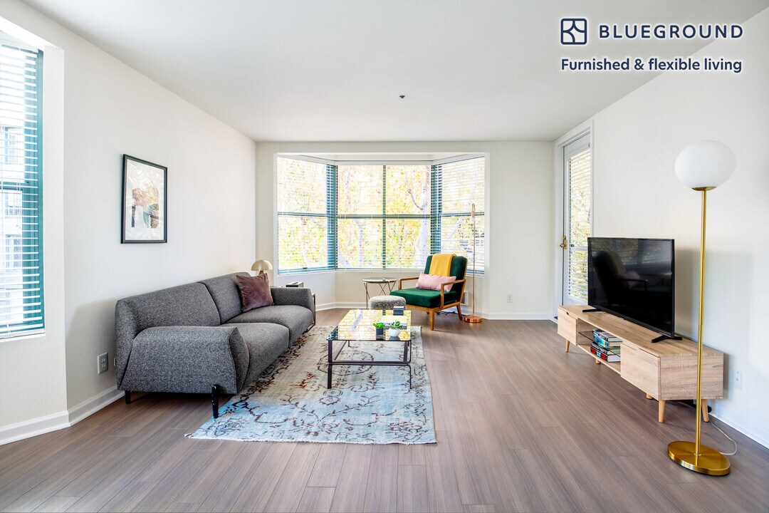 2 Townsend St in San Francisco, CA - Building Photo