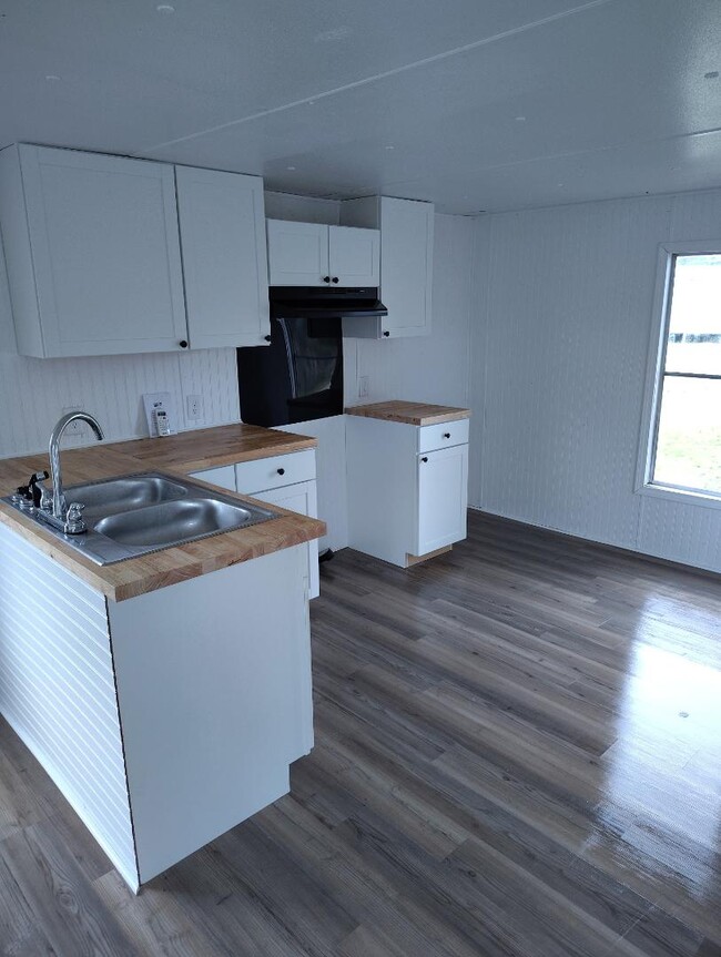 1091-1165 Elma G Miles Pkwy