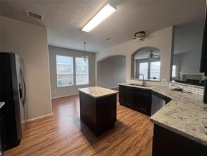 1106 Gemstone Ct in Baytown, TX - Building Photo - Building Photo