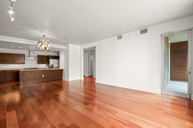 210 Lee Barton Dr in Austin, TX - Building Photo - Building Photo