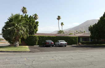 225 W Vista Chino in Palm Springs, CA - Building Photo - Building Photo