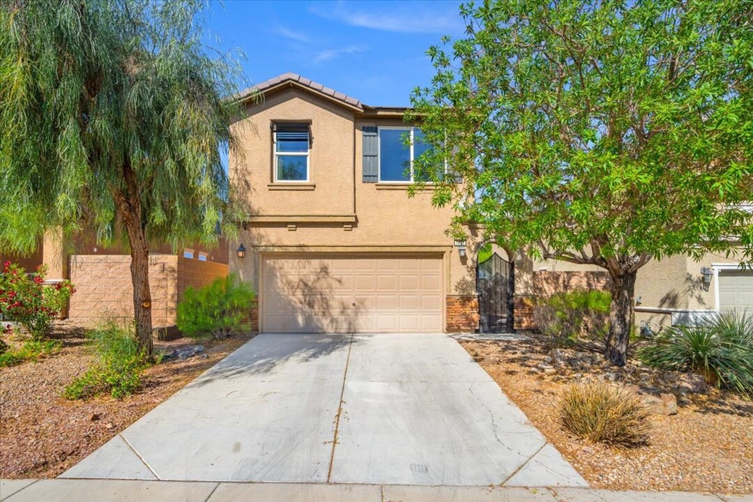 1001 Pebble Lake St in Henderson, NV - Foto de edificio