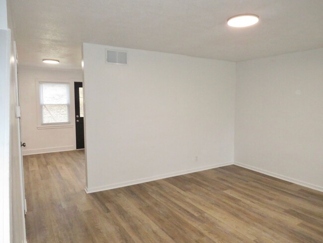 property at 62 Midland Heights Cir