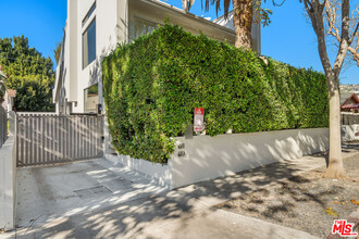 613 Westmount Dr in West Hollywood, CA - Building Photo - Building Photo