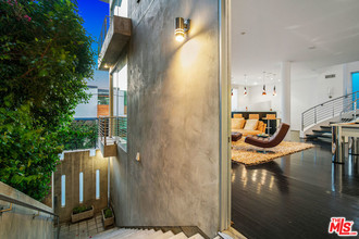 540 Stassi Ln in Santa Monica, CA - Building Photo - Building Photo