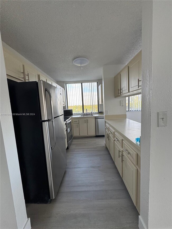 4026 Inverrary Dr in Lauderhill, FL - Foto de edificio - Building Photo