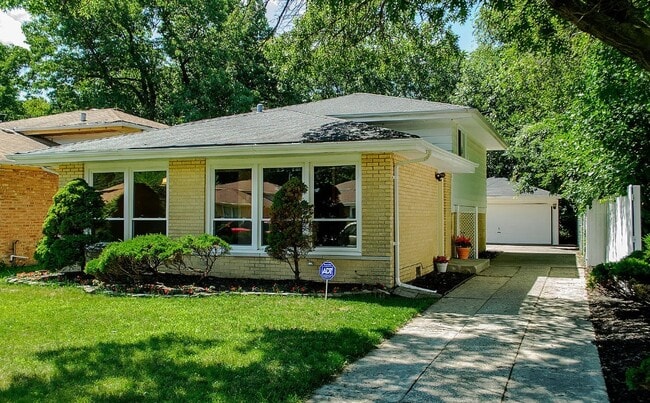 property at 925 E 148th St