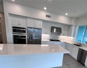 215 Sash in Irvine, CA - Building Photo - Building Photo