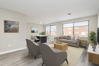 Park Adams Apartments in Arlington, VA - Foto de edificio - Building Photo
